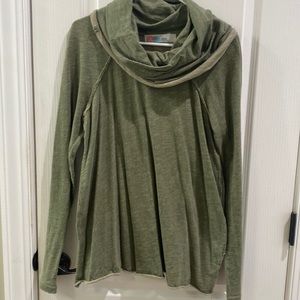 Long sleeve cowl neck top. FP Beach.